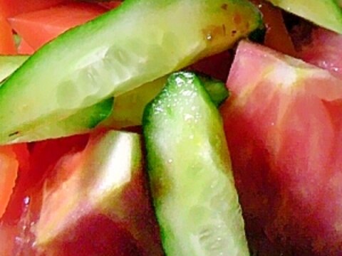 トマトときゅうりの生野菜サラダ‏